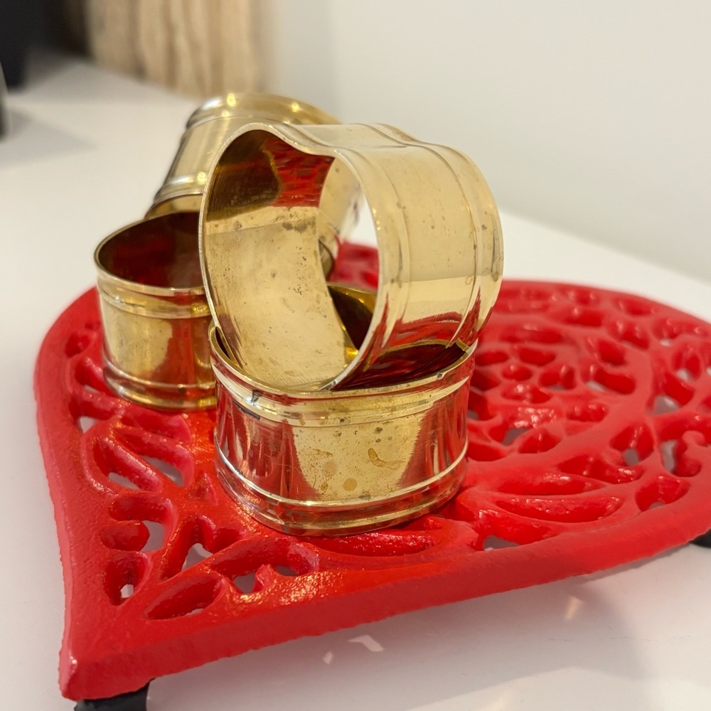 Vintage brass heart shaped napkin ring holders SET OF FOUR - Picture 5 of 12